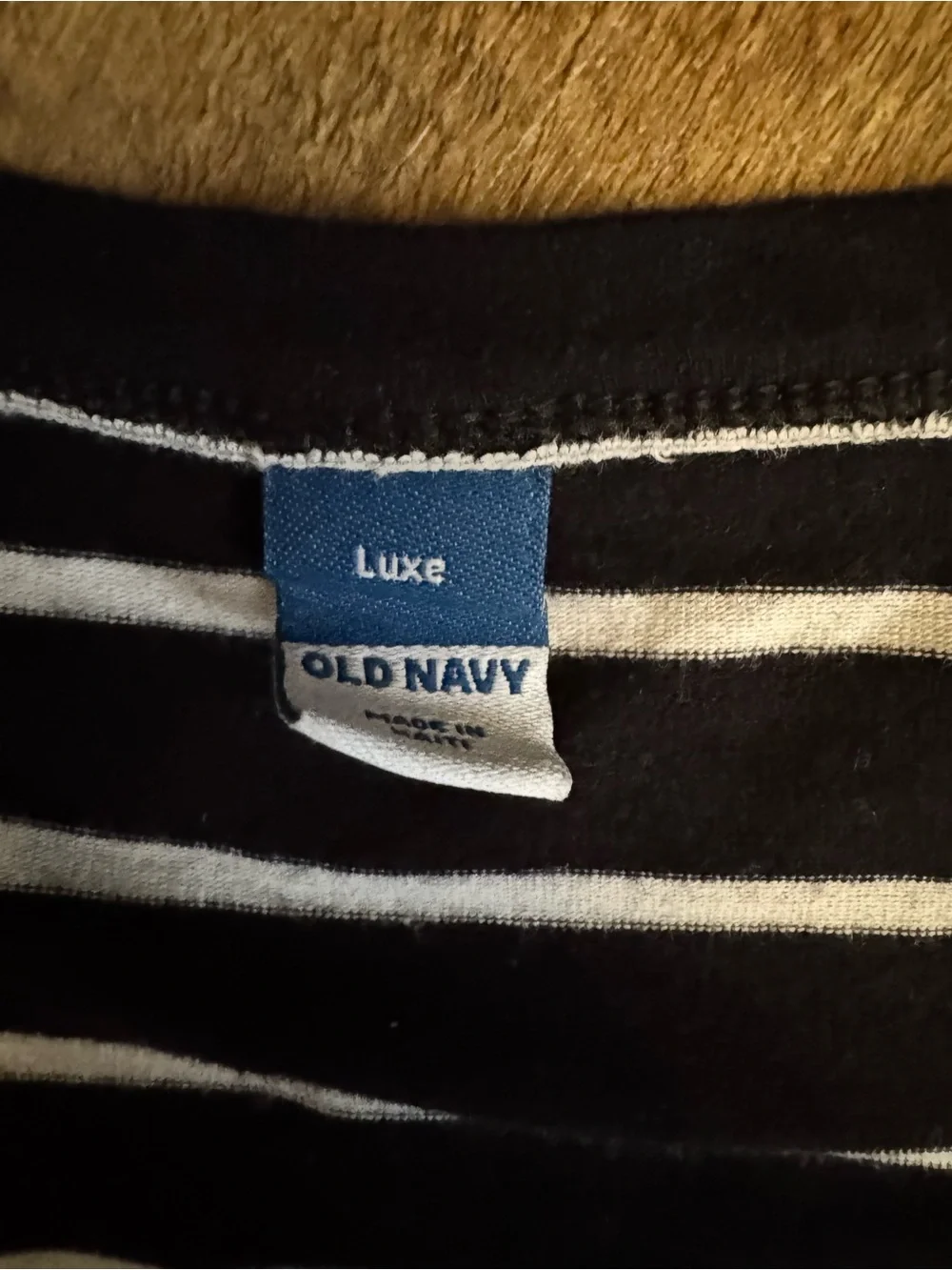 Old Navy Black and White Striped V-Neck Tank - Picture 3 of 4